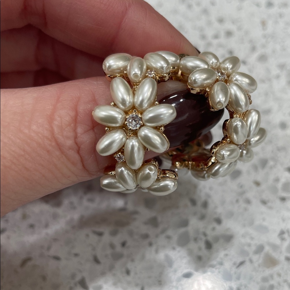 House of Harlow 1960 Pearl Flower Earrings - Picture 4 of 6